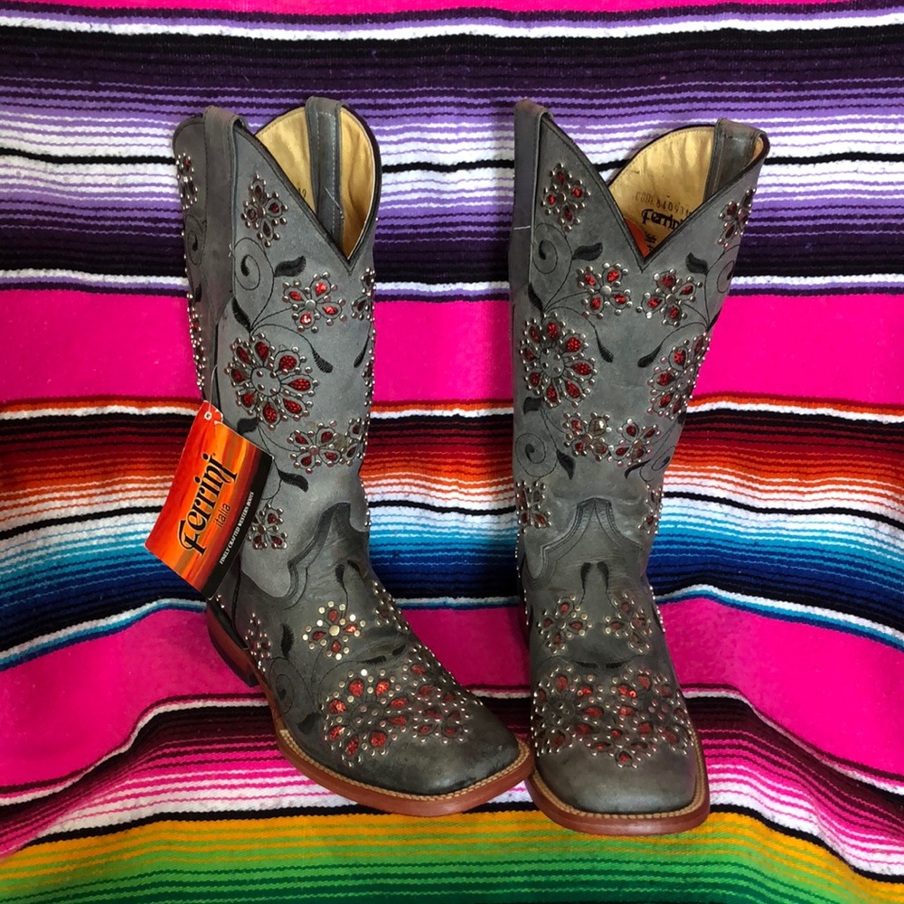 Ferrini boots NWT - winter blossom